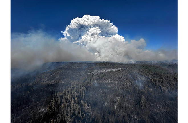 Wildfire-induced Thunderstorms